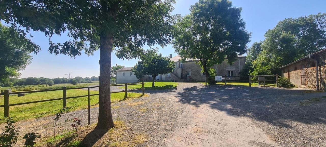 Le Logis des Chons à la campagne à Saint hilaire du Bois - Lys Haut Layon Le Plessis (Maine-et-Loire) Exterior foto